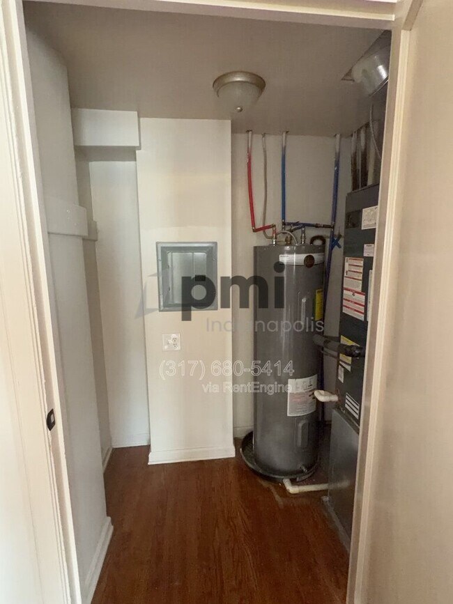 Building Photo - 1 W 28th St