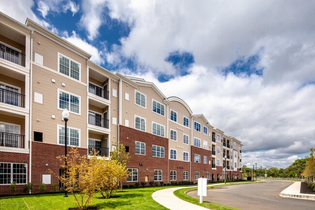 Building Photo - 2303 Jessica Cir