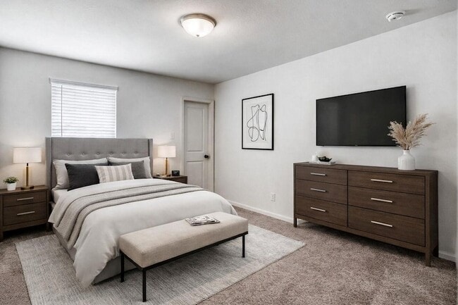 Building Photo - 720 Holly St