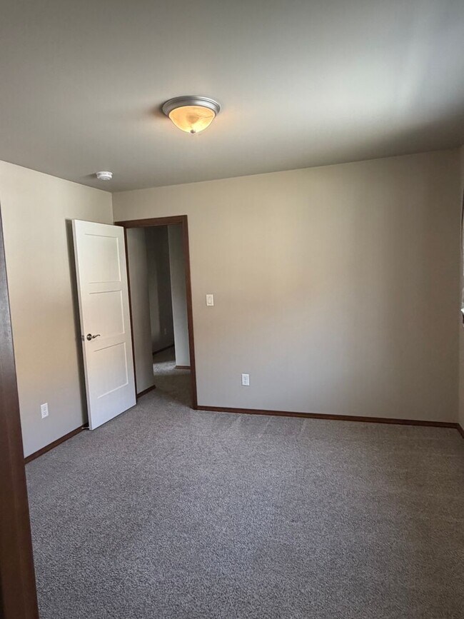 Building Photo - 352 Hammond Ln