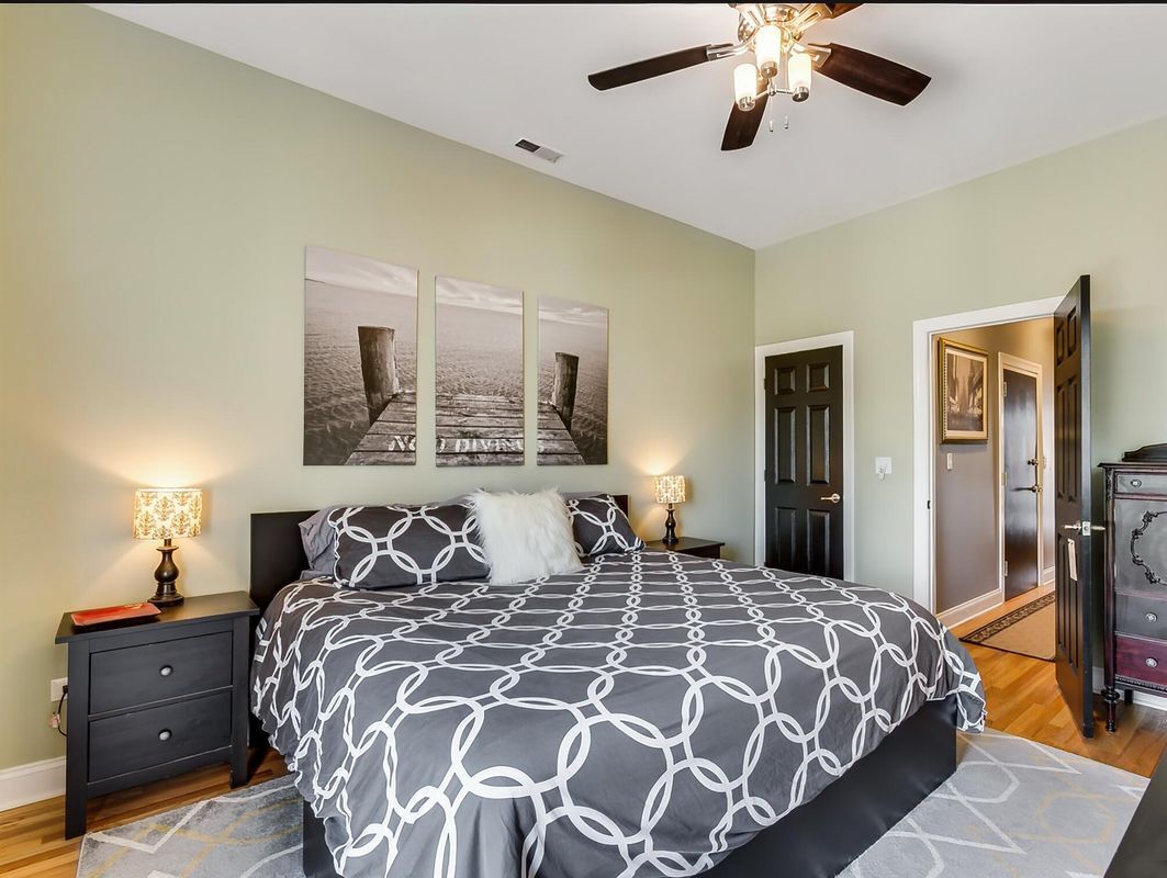 Building Photo - 2740 W Belmont Ave