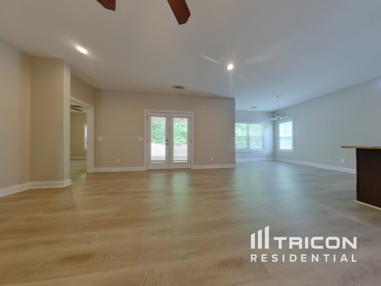 Building Photo - 128 Iverson Pl