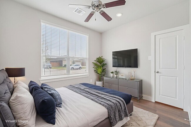 Building Photo - The Maple – Single-Story Sophistication with Room to Live