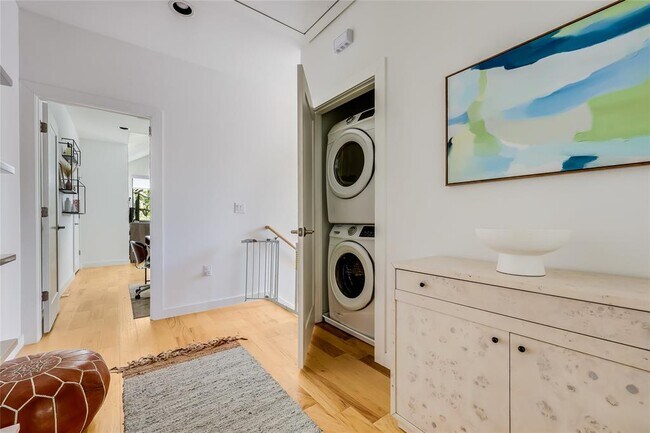 Building Photo - 2709 E 14th St