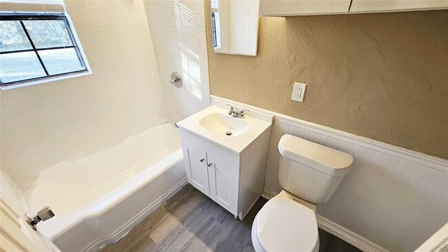 Building Photo - 4110 SE 11th St