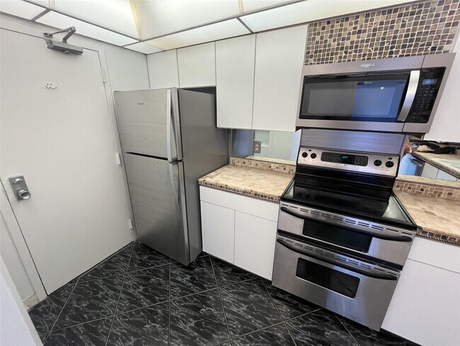 Building Photo - 3500 Galt Ocean Dr