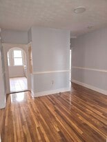 Building Photo - 15 Mora St