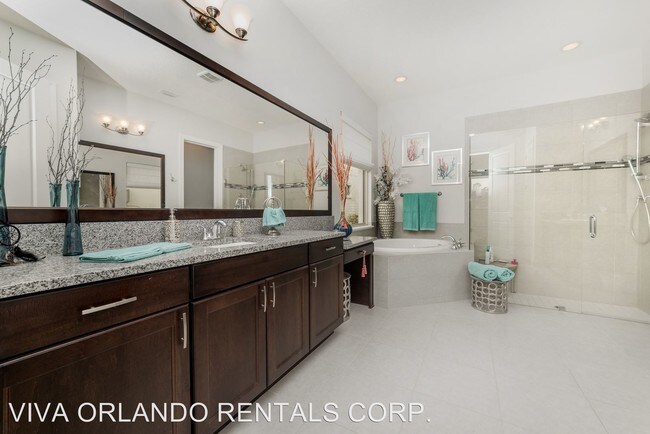 Building Photo - 10793 Royal Cypress Way