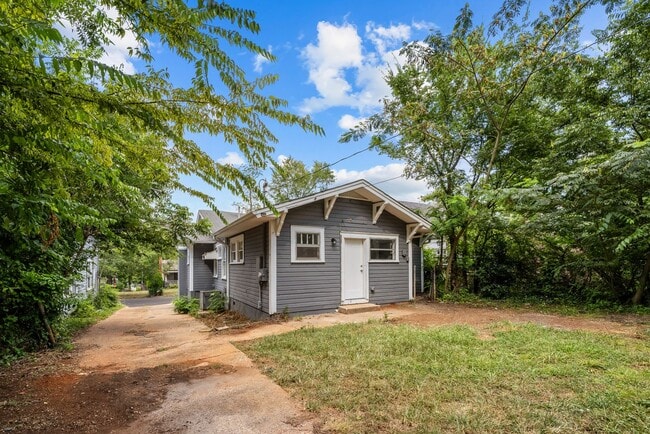 Building Photo - Charming 4 Bedroom, 2 Bathroom house