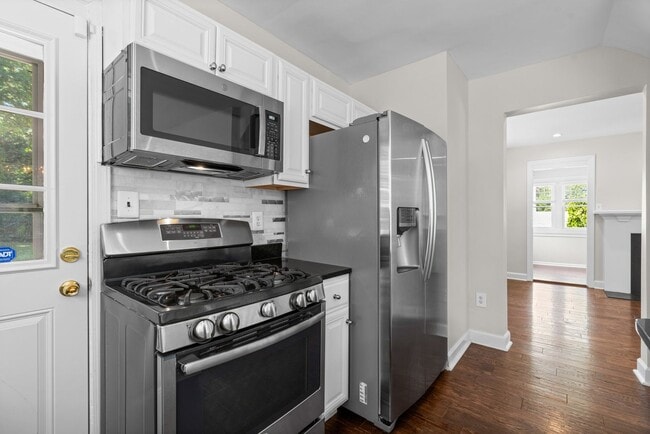 Building Photo - 3 Bed 3 Bath - Bethesda Colonial - Move-In...
