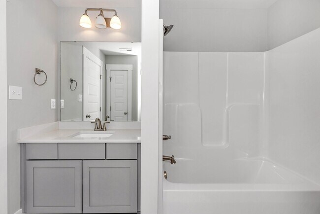 Building Photo - Luxury Craftsman Home in Monrovia Springs