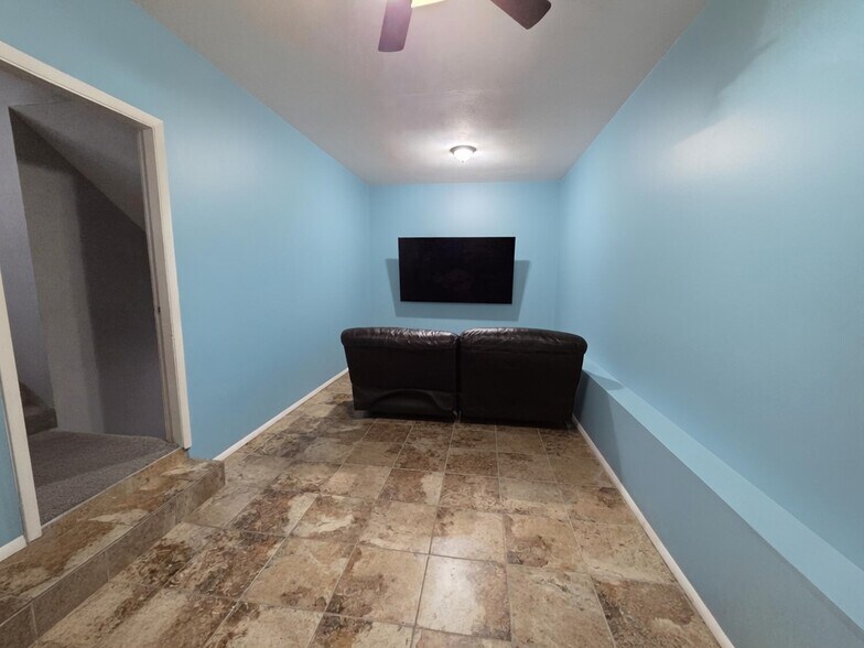 Building Photo - 1561 W Ponderosa Ln