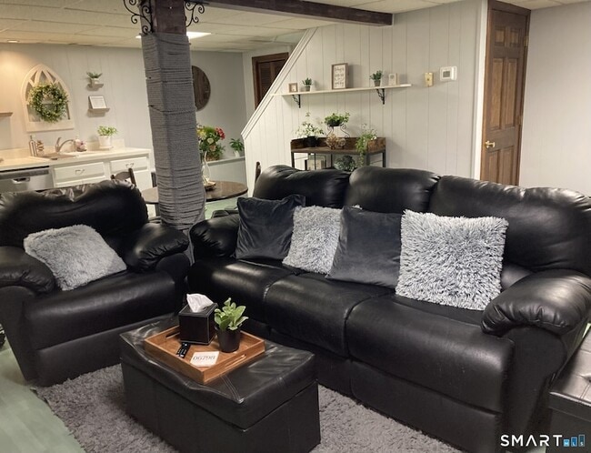 Building Photo - 65 Hard Hill Rd