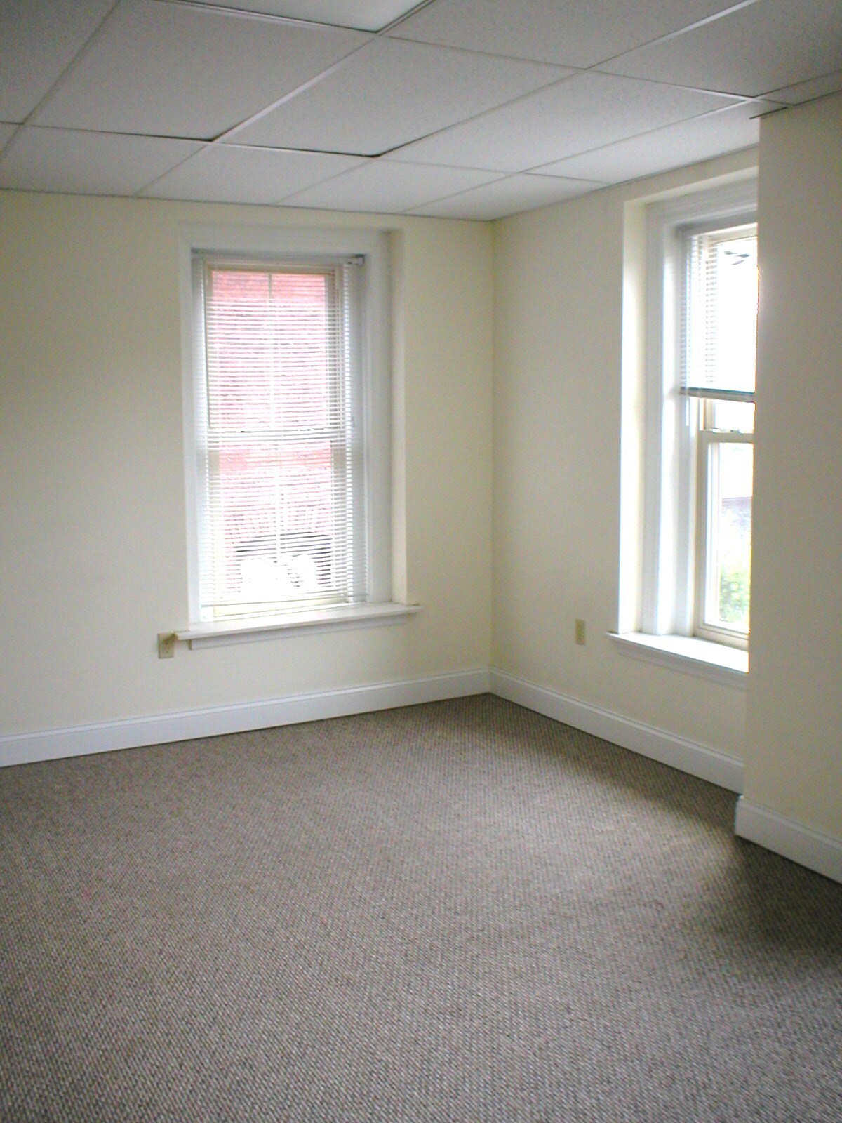 Building Photo - 725 W 3rd St