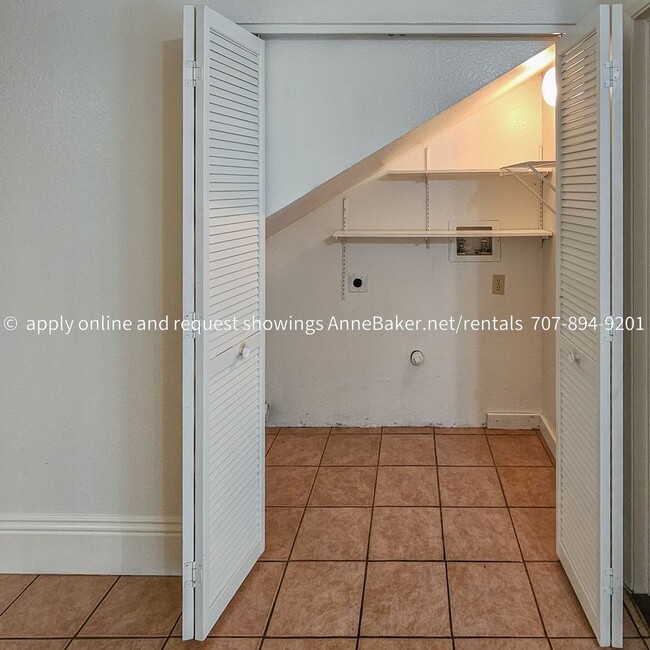 Building Photo - Cloverdale Meadows 2 Bedroom Condo Availab...