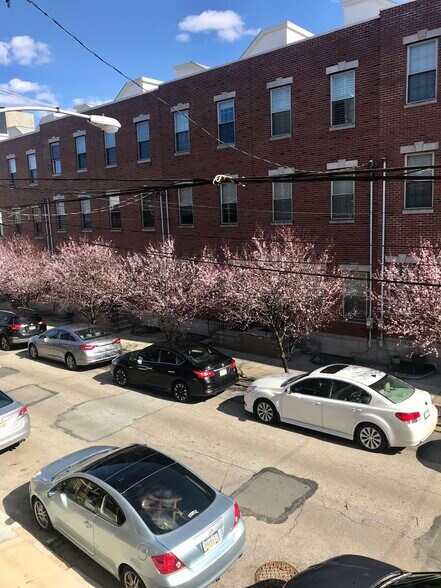 Building Photo - 1827 Ginnodo St
