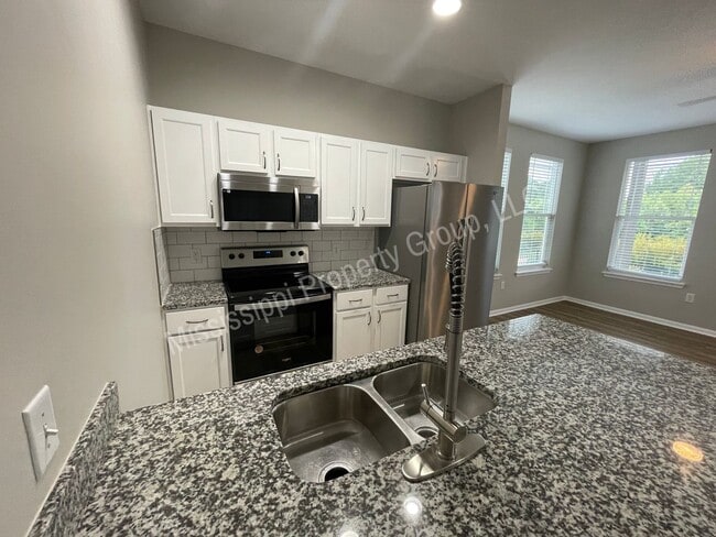 Building Photo - 3BD/3.5BA Available for Mid-August Move In