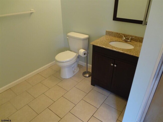 Building Photo - 20 Iroquois Dr