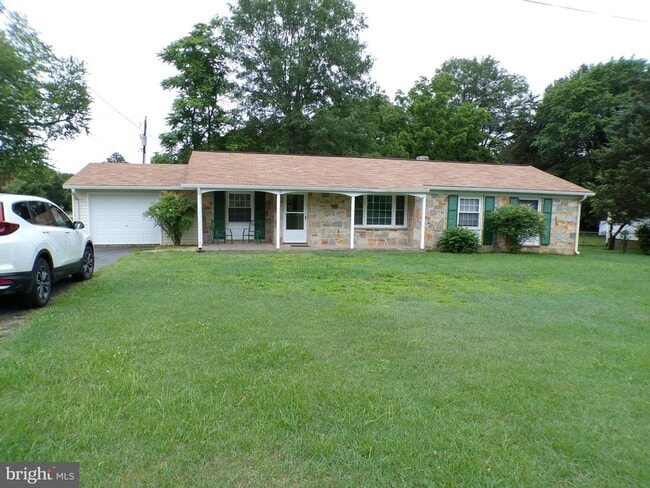Primary Photo - 111 Walnut Dr