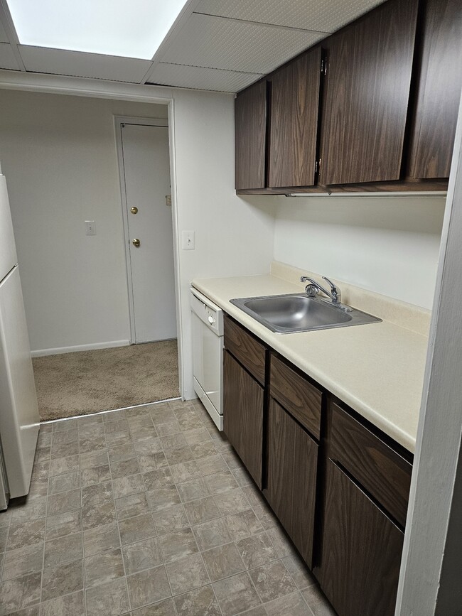 G34 Kitchen Dining Room Side - Lake Club Apartments