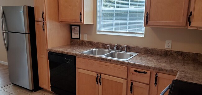 Building Photo - 302 Joel Rd