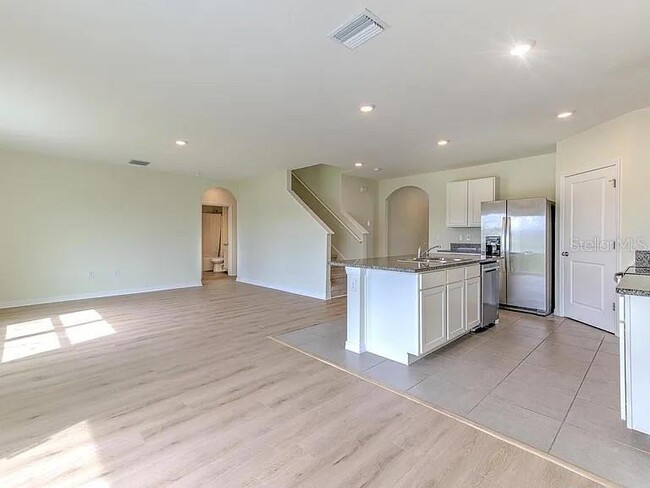 Building Photo - 16336 Little Garden Dr