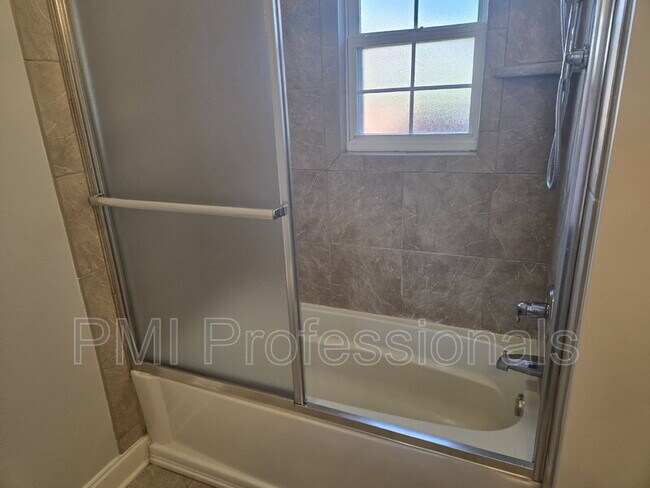 Building Photo - 1205 Cascade Falls Dr