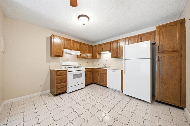 Building Photo - 379 Huse Rd