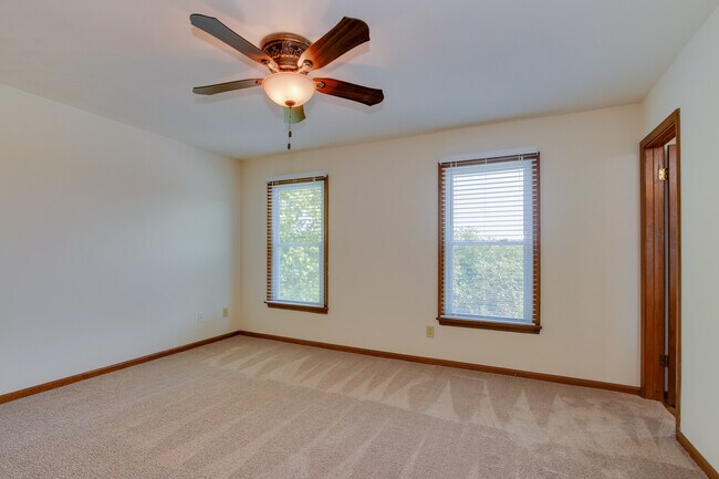 Building Photo - 856 Maitland Drive