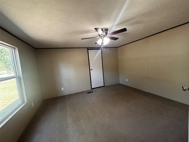 Building Photo - 10 S Walnut Lake Dr