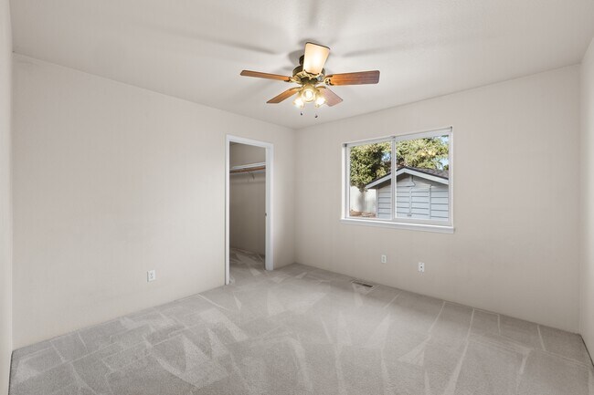 Building Photo - 1137 Riverrock Way