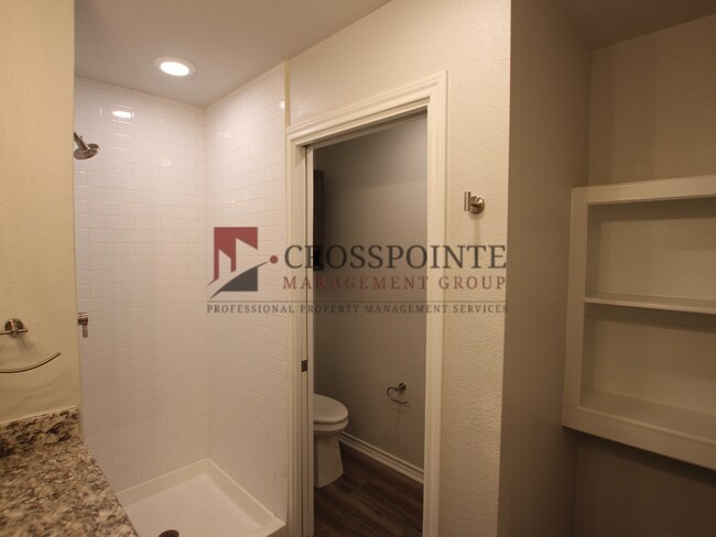 Building Photo - Stunning 2 Bed 2.5 Bath 1 Car Garage Townhome in Tyler!