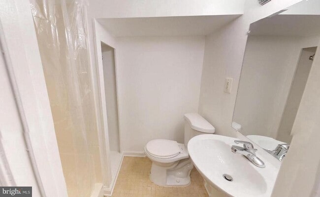 Building Photo - 2508 S Kenwood St