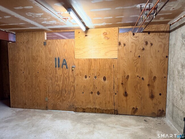 Building Photo - 5 Grandview Dr