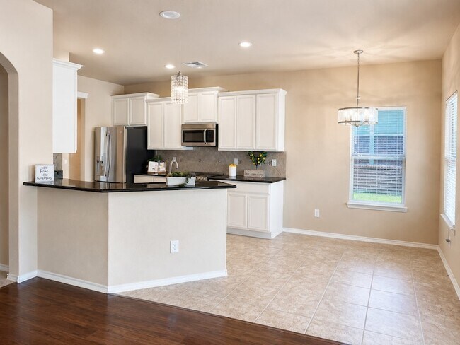 Building Photo - 1009 Cheyenne Dr
