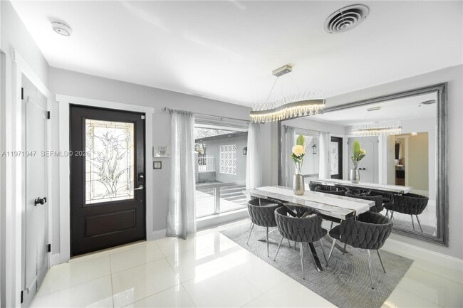 Building Photo - 2121 NE 62nd St