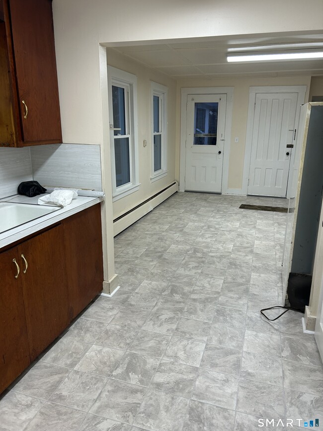 Building Photo - 63 Woodbine St