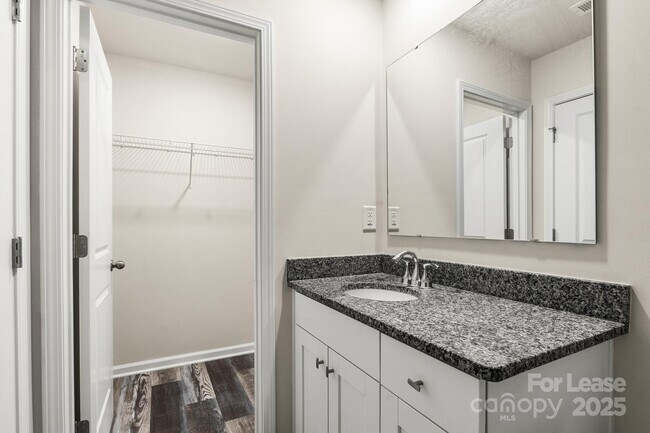 Building Photo - 117 Dogwood Vlg Trl