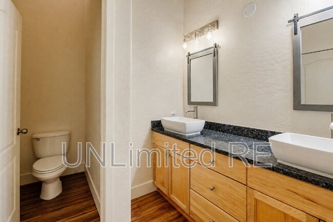 Building Photo - 1620 E Parada del Sol