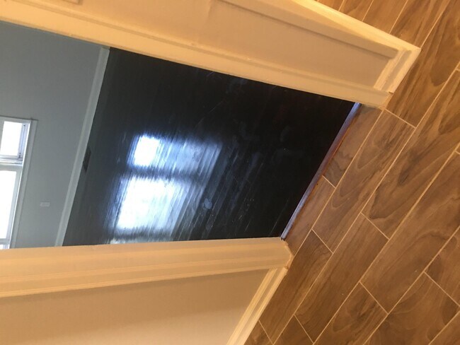 Building Photo - 4168 Loveless Dr