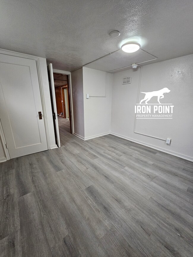 Building Photo - Renovated 3bed/2bath home w/gas fireplace, garage, near downtown Caldwell.