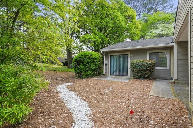 Building Photo - 2953 Torreya Way SE