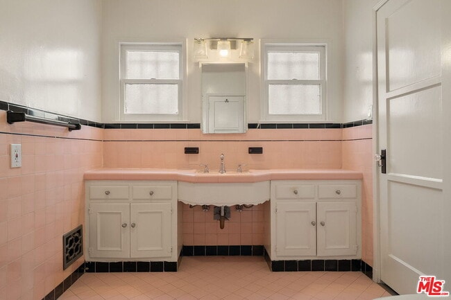 Building Photo - 1201 S Crescent Heights Blvd