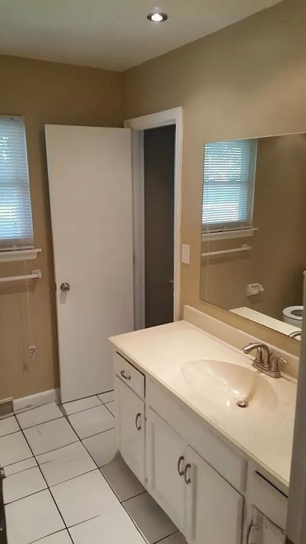 Building Photo - 1120 NE 9th St