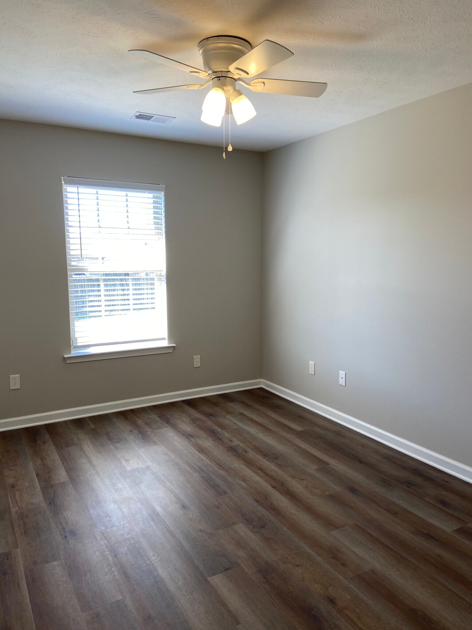 Second bedroom - 122 Peach St