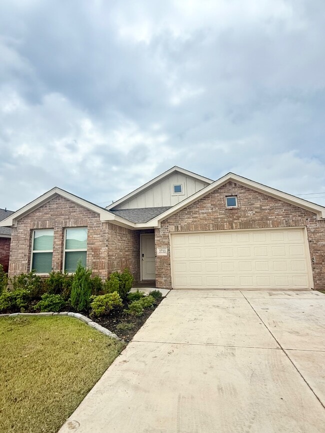 Building Photo - 3733 Palmetto Blf Dr