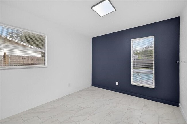 Building Photo - 8609 Fish Lake Rd