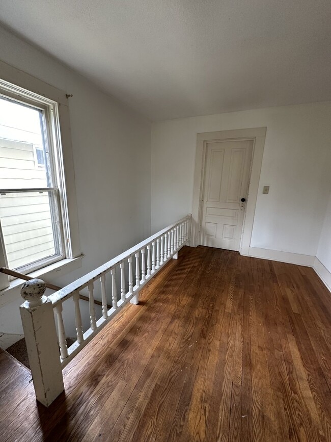 Building Photo - Exciting 4 Bed 1 Bath close to UWEC!