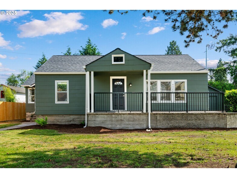 Building Photo - 5324 SE Flavel St