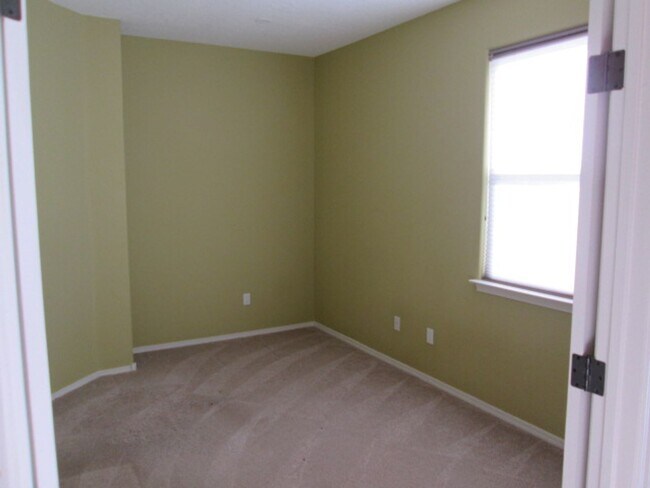 Building Photo - 647 Granite Point Tr SE